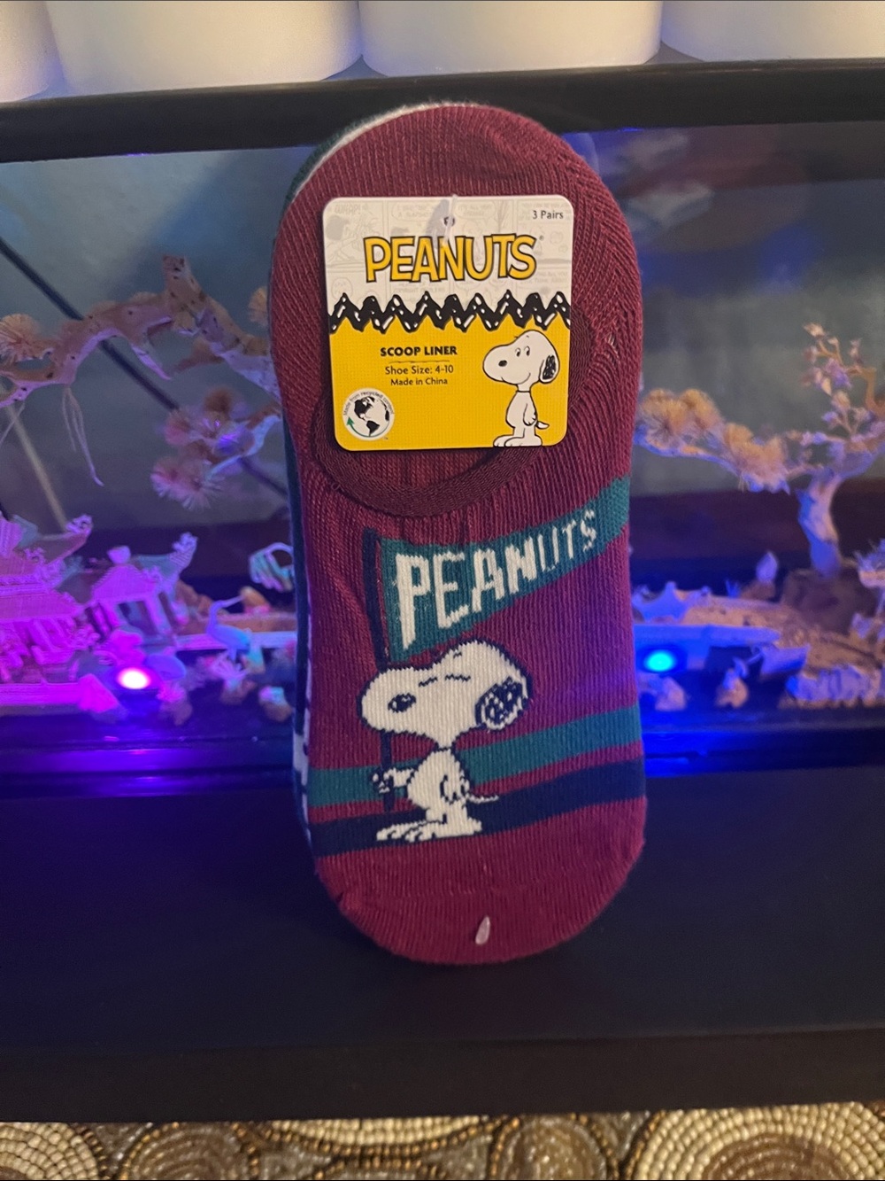 Peanuts No-Show Socks with Snoopy Graphic - Maroon & Teal